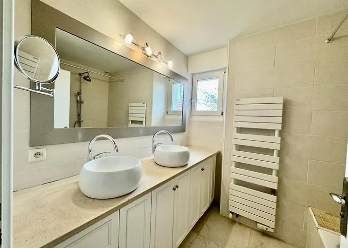Beautiful House With 5 Bedrooms Close To Geneva